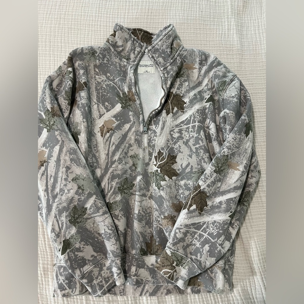 Abercrombie & Fitch camo 1/4 zip up
